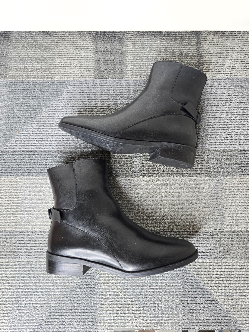 Trotters Annette Black Leather Ankle Booties with Low Stacked Block Heel NWB